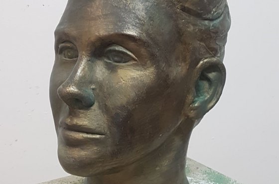 Bronzová busta