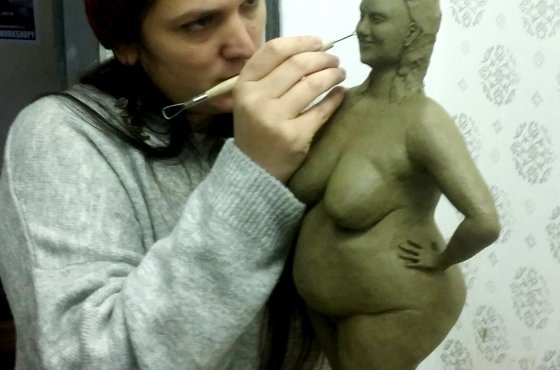 Modelování detailů z hlíny, kurz sochařství výtvarný ateliér Montmartre