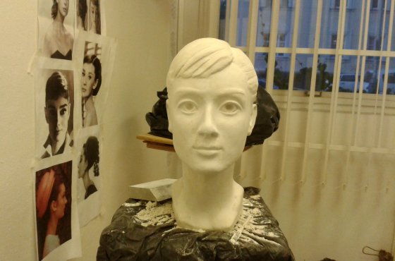 Ženská busta, práce studentky ateliéru Montmartre